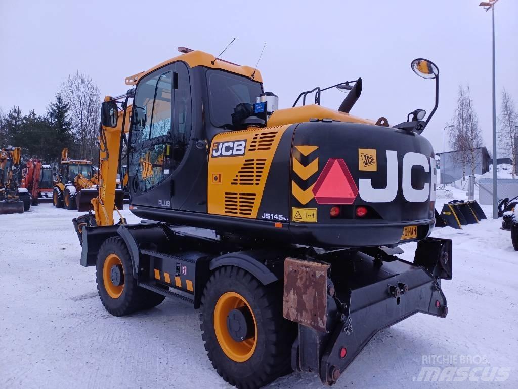 JCB JS 145 W حفارات بعجل