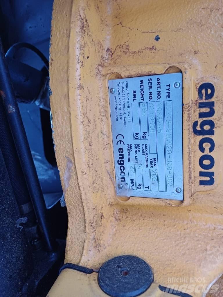 JCB JS 145 W حفارات بعجل