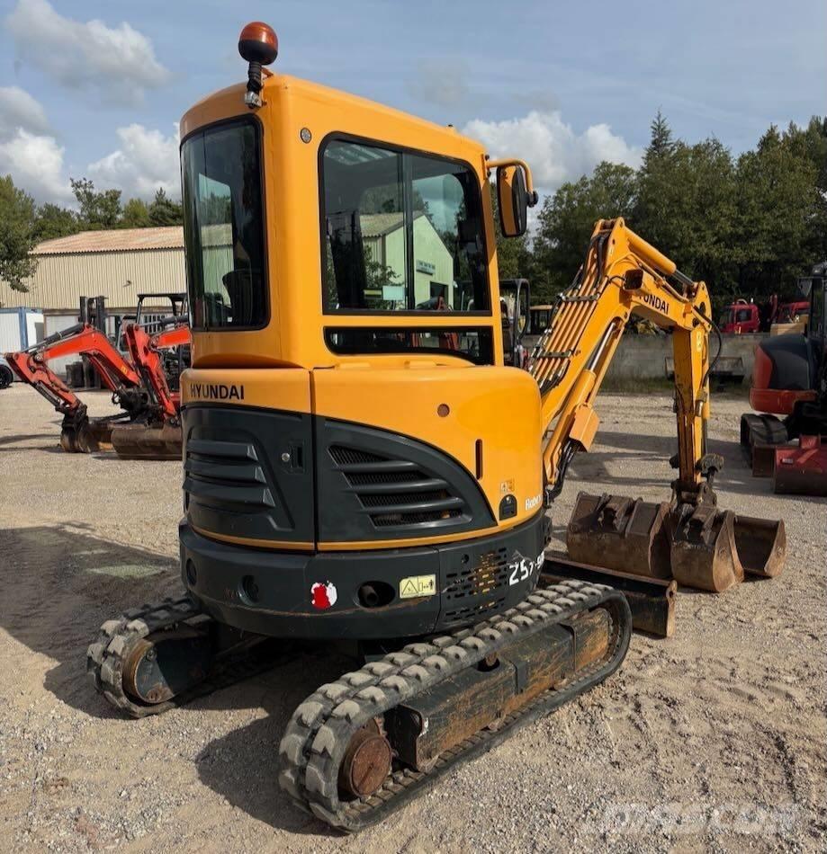 Hyundai R25Z-9 AK حفارات صغيرة أقل من 7 طن (حفارات صغيرة)