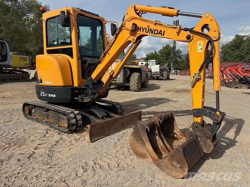 Hyundai R25Z-9 AK حفارات صغيرة أقل من 7 طن (حفارات صغيرة)