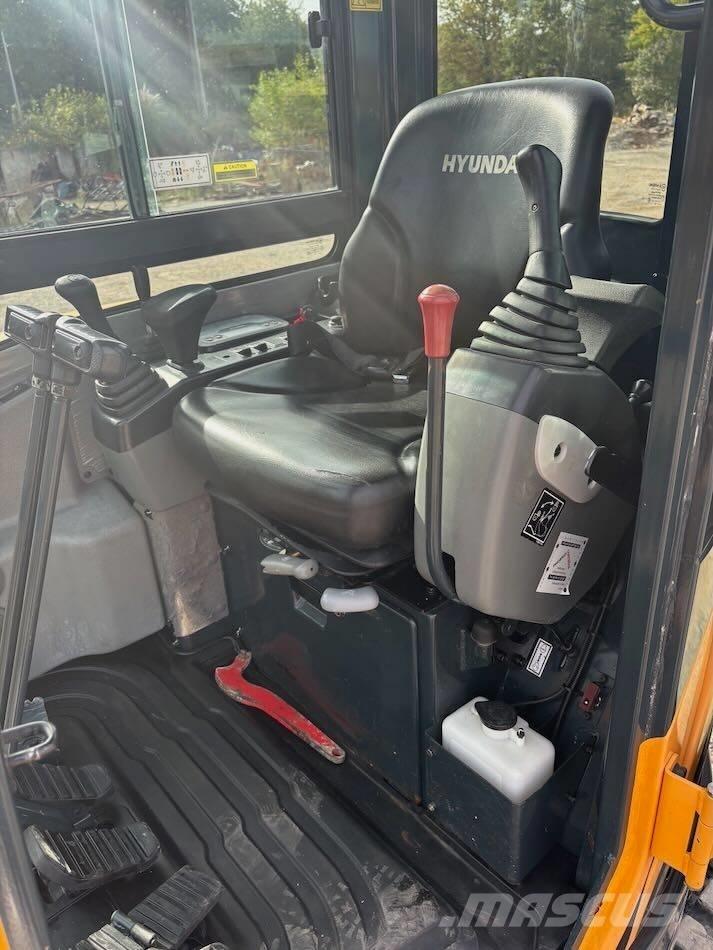 Hyundai R25Z-9 AK حفارات صغيرة أقل من 7 طن (حفارات صغيرة)