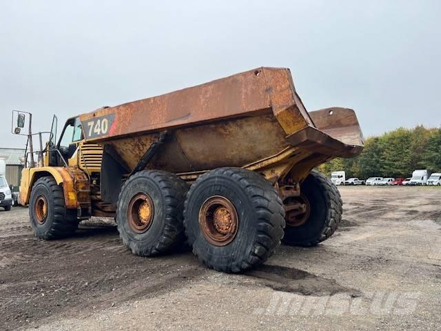 CAT 740 ساحبات مفصلية