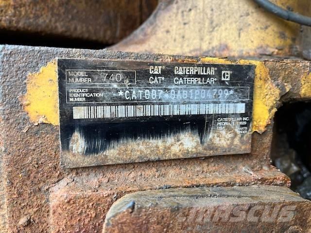 CAT 740 ساحبات مفصلية