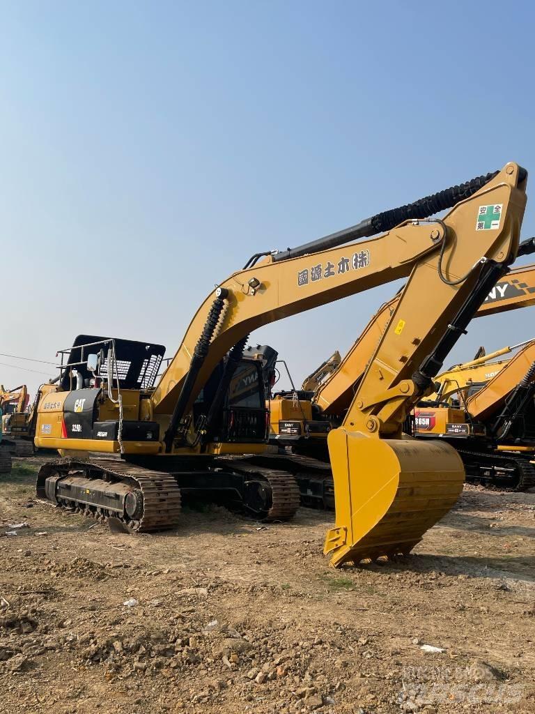 CAT 329 D حفارات زحافة