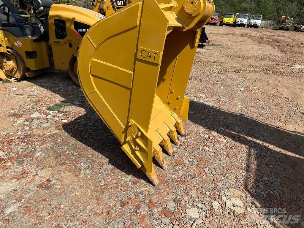 CAT 320 B L حفارات زحافة
