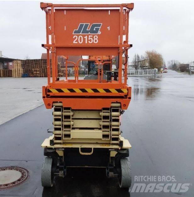 JLG 3246 ES رافعات مقصية الشكل