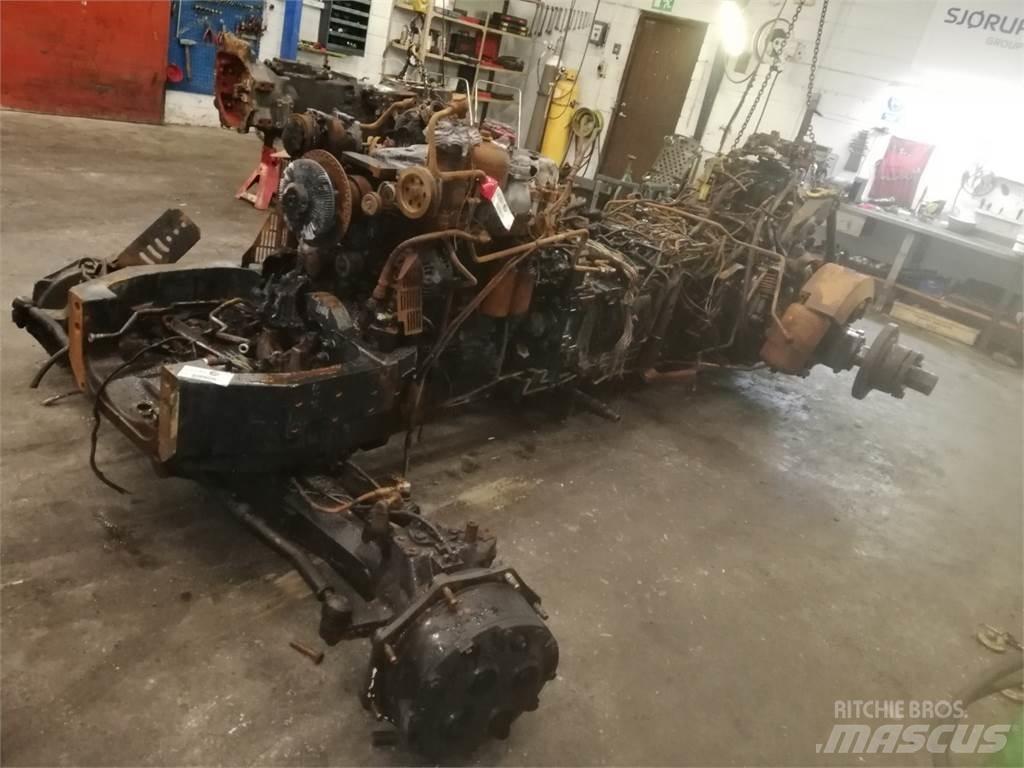 New Holland T7070 الجرارات