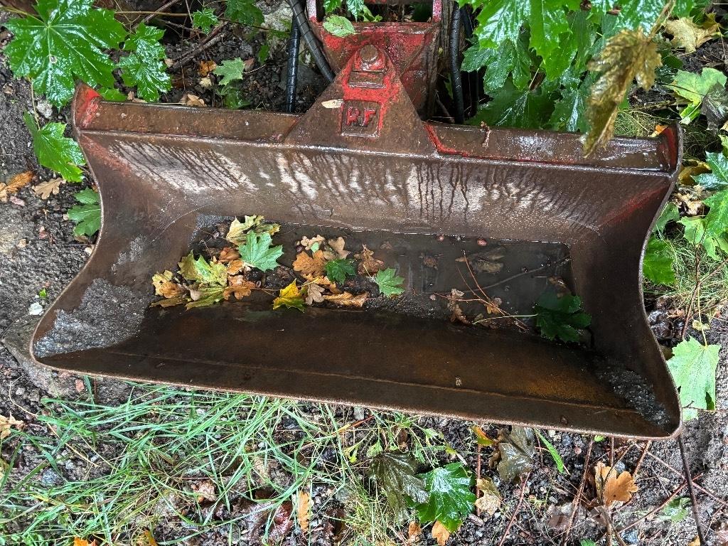 Neuson 6502 حفارات بعجل