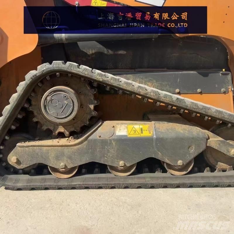 CASE TR 270 لوادر انزلاقية التوجيه