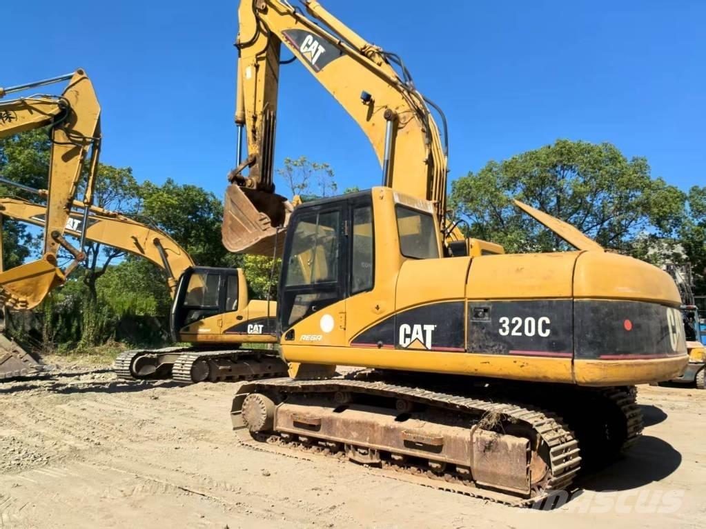 CAT 320 C حفارات زحافة