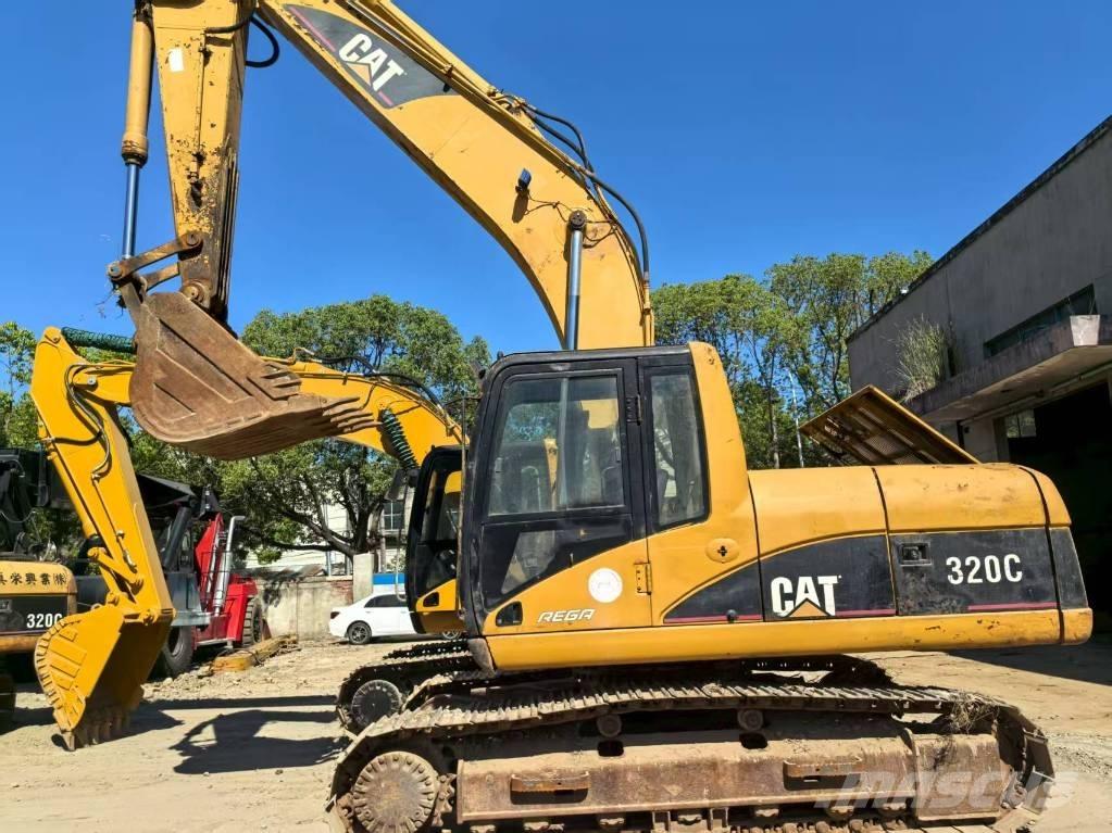 CAT 320 C حفارات زحافة