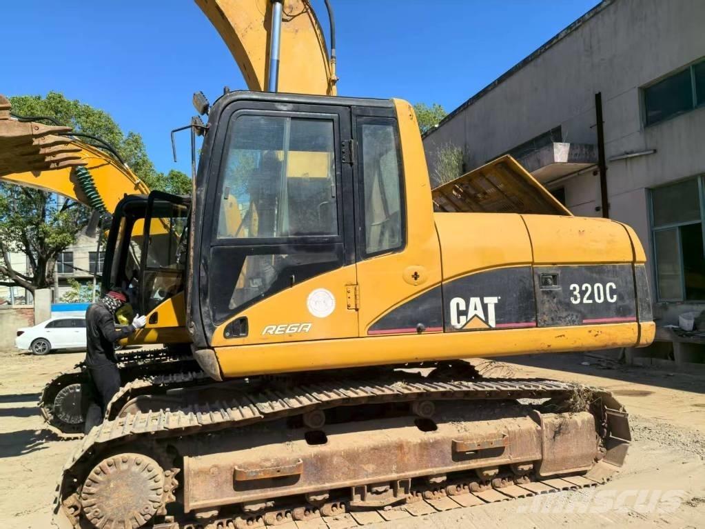 CAT 320 C حفارات زحافة