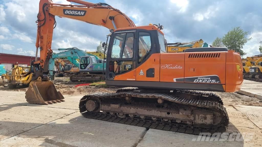 Doosan DX 225 LC حفارات زحافة