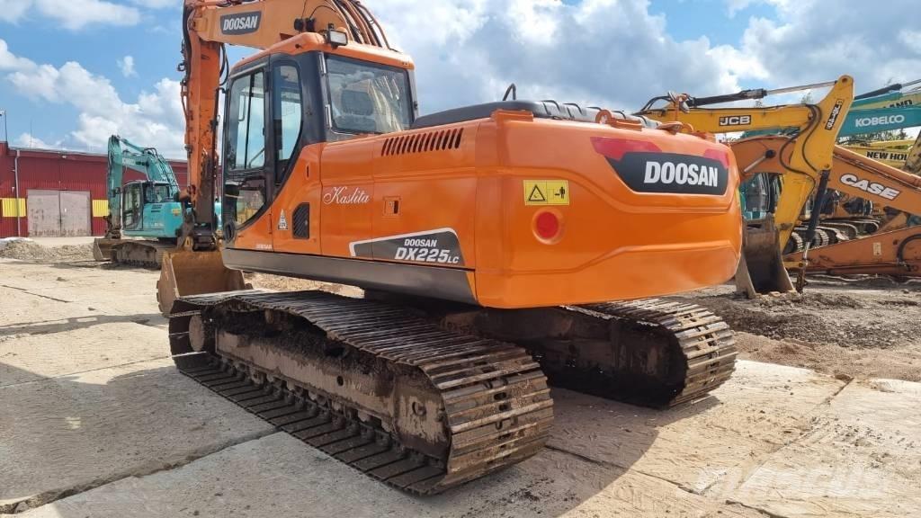 Doosan DX 225 LC حفارات زحافة
