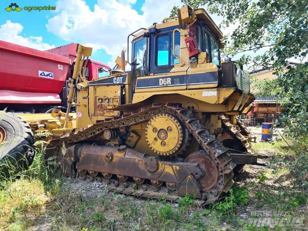 CAT D 6 R XL بلدوزرات مجنزرة