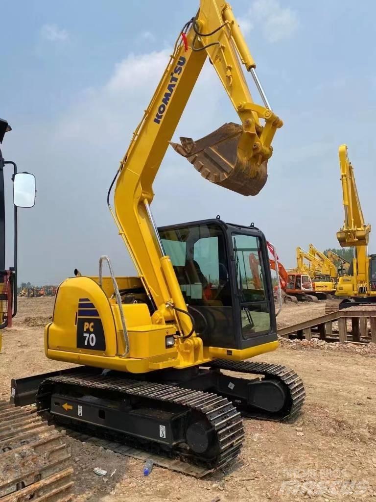 Komatsu PC 70 حفارات زحافة
