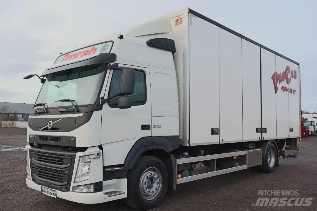 Volvo FM Serie 3722 شاحنات ذات هيكل صندوقي