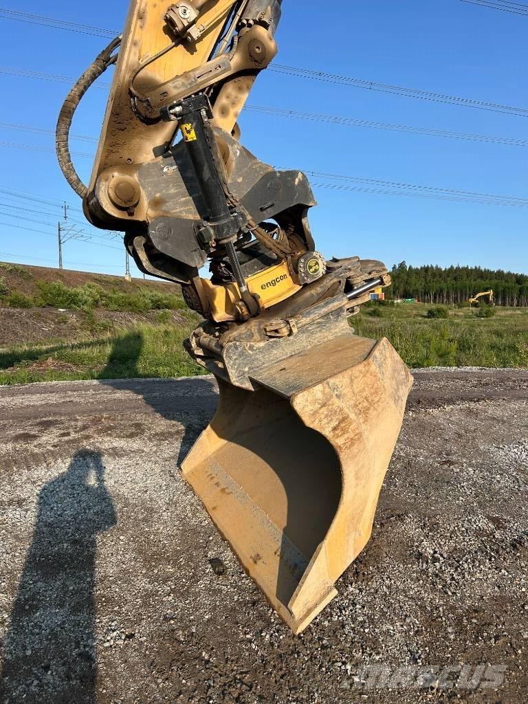 CAT 335 حفارات زحافة