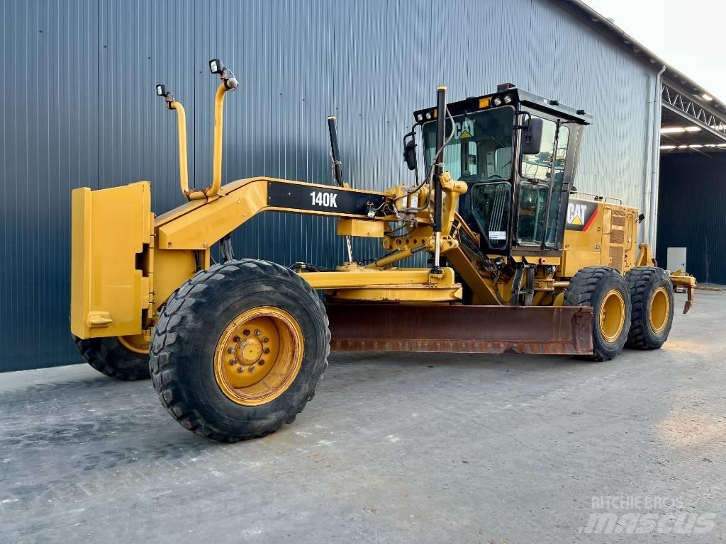CAT 140K معدات تمهيد الطرق