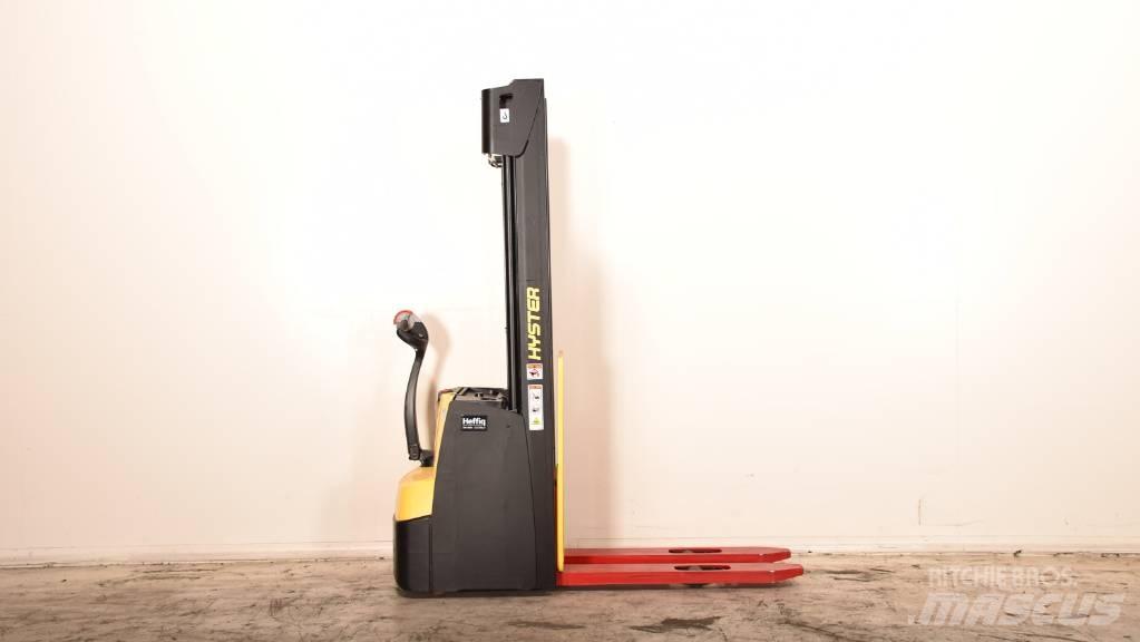 Hyster S 1.2 معدات التكديس الجوالة
