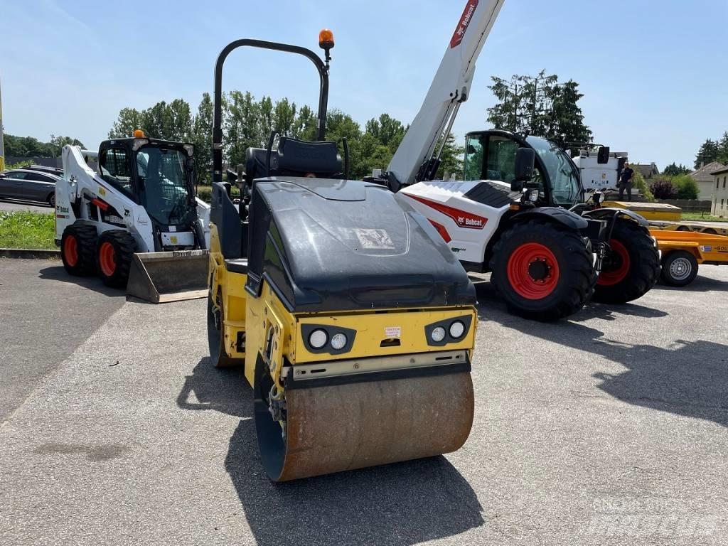 Bomag BW 100 AD-5 مداحل ثنائية الاسطوانة