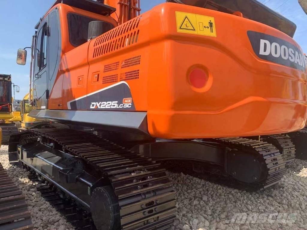 Doosan DX 225 حفارات زحافة