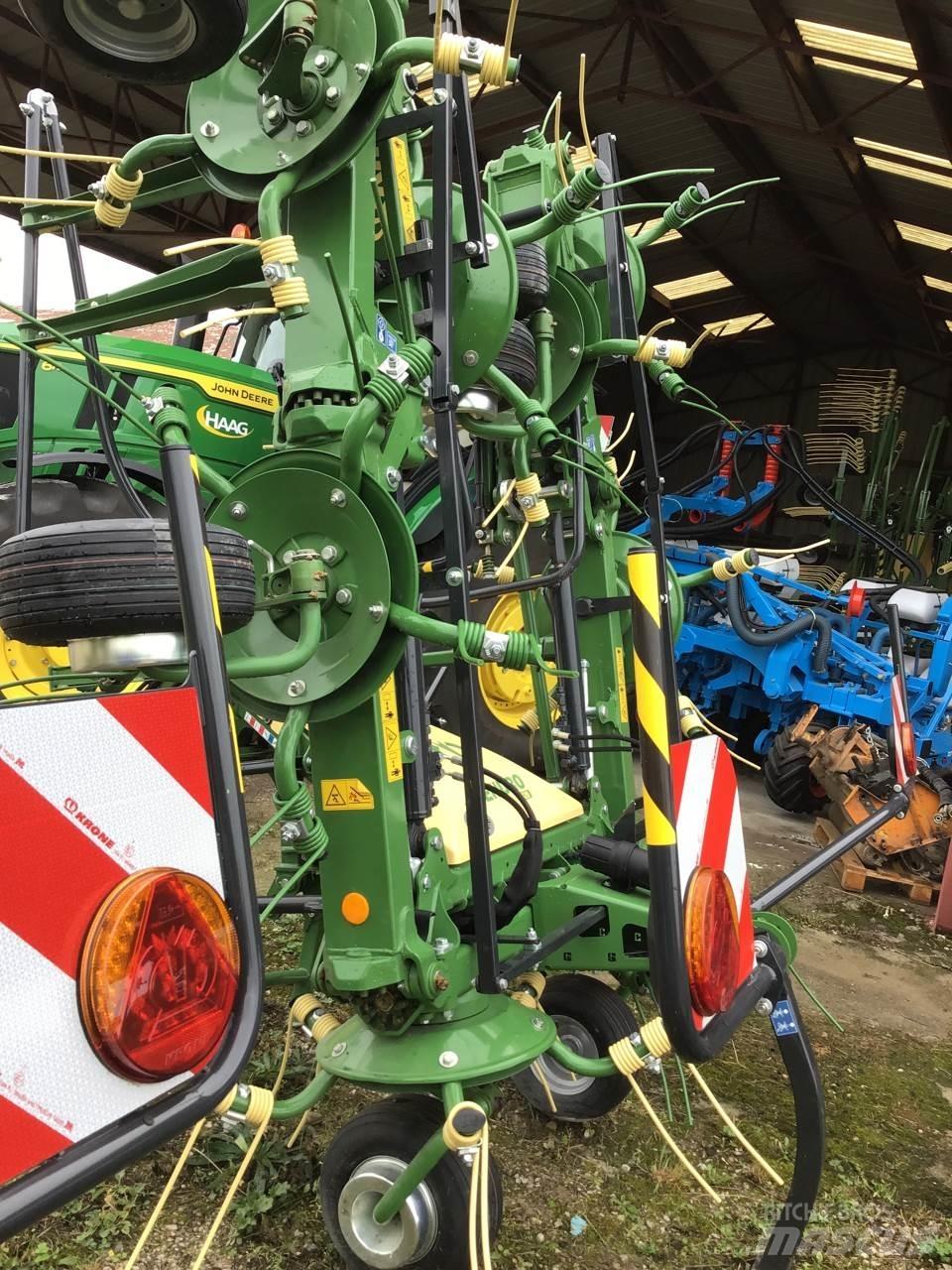 Krone Vendro 820 مكابس وميبسات التبن