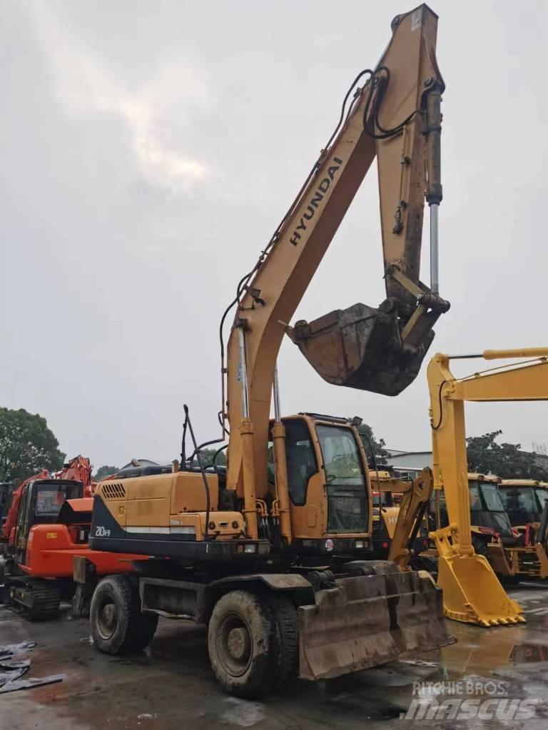 Hyundai R210W-9 حفارات بعجل