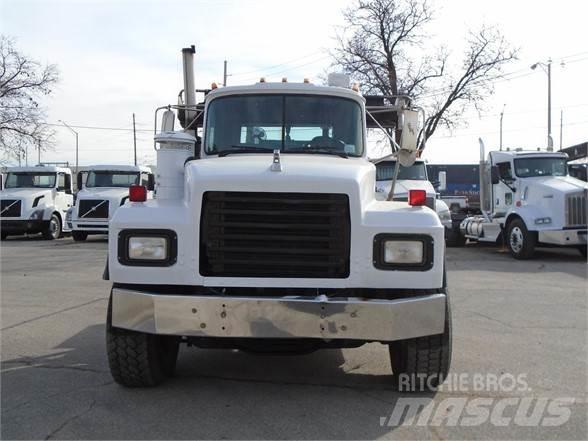 Mack RD600 شاحنات الرافعات الخطافية