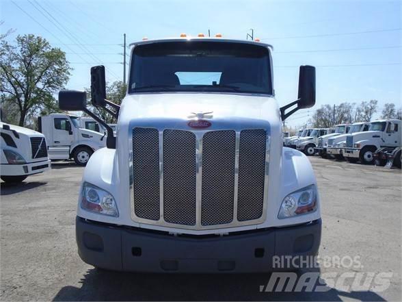 Peterbilt 579 وحدات الجر