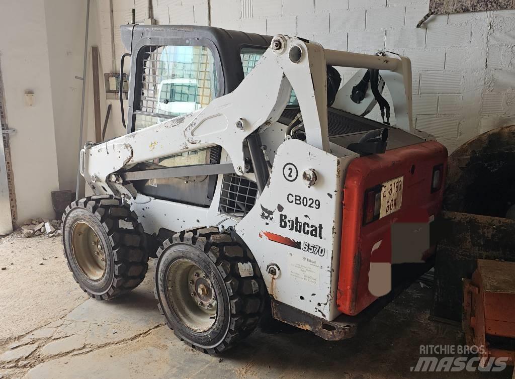 Bobcat S 570 لوادر انزلاقية التوجيه