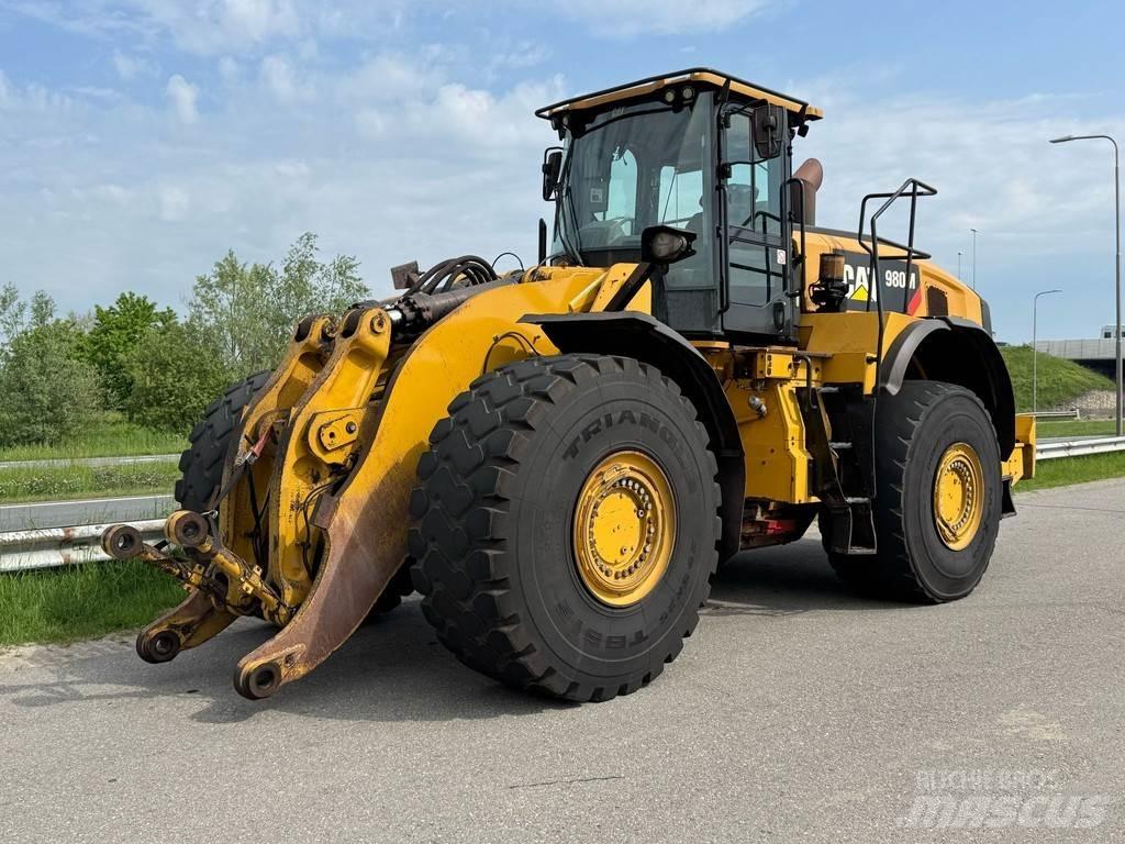CAT 980M لوادر بعجل