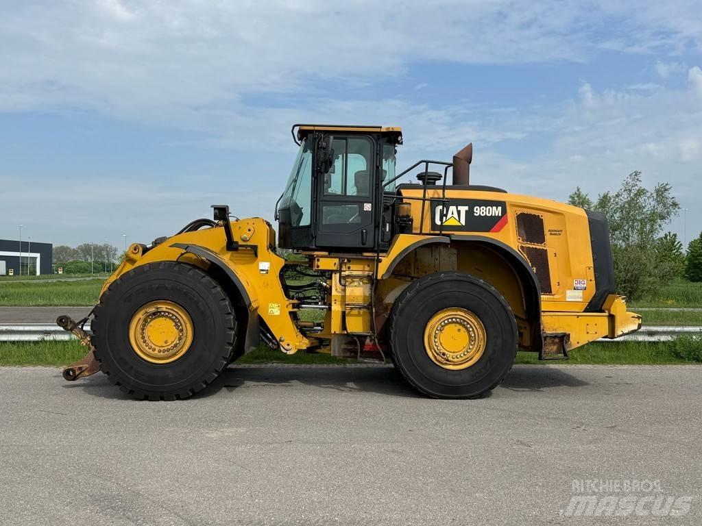 CAT 980M لوادر بعجل