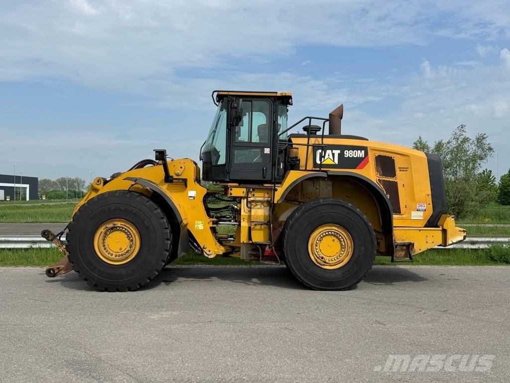 CAT 980M لوادر بعجل