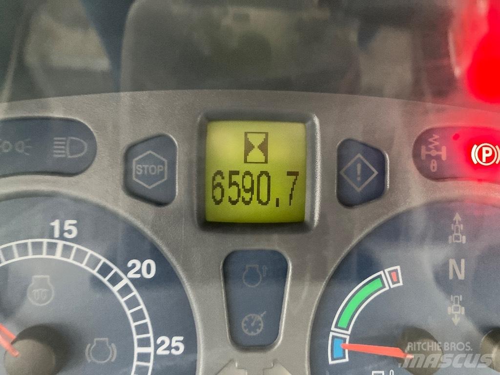 New Holland T 7030 الجرارات
