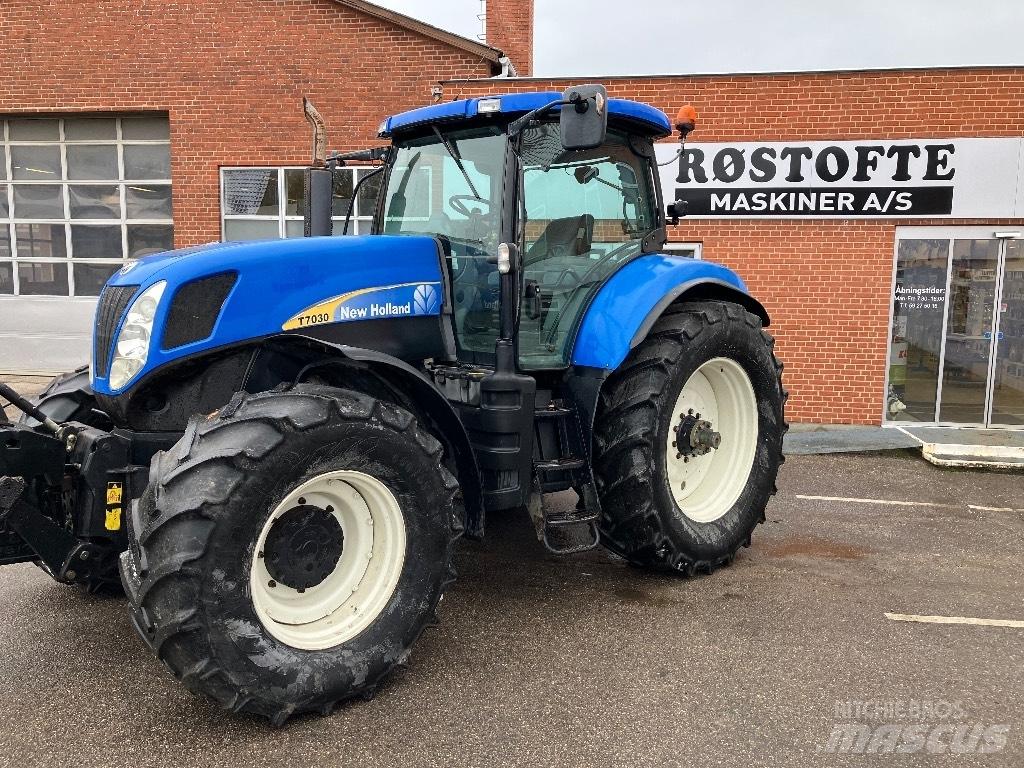 New Holland T 7030 الجرارات