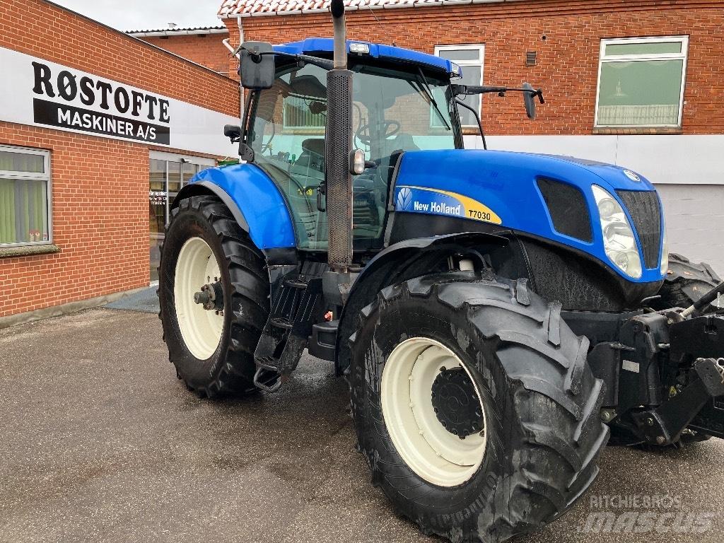New Holland T 7030 الجرارات