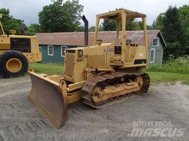 CAT D 3 C بلدوزرات مجنزرة