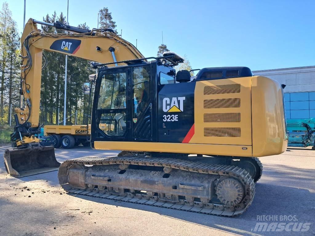 CAT 323 E حفارات زحافة