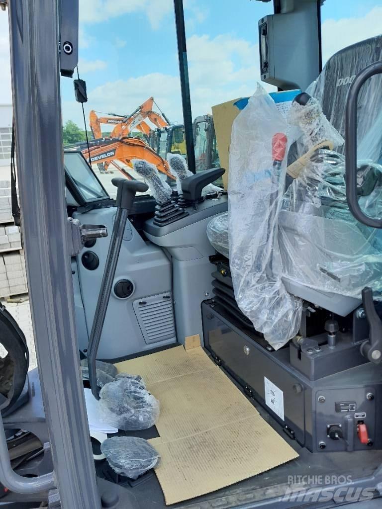 Doosan DX 63-7 حفارات صغيرة أقل من 7 طن (حفارات صغيرة)