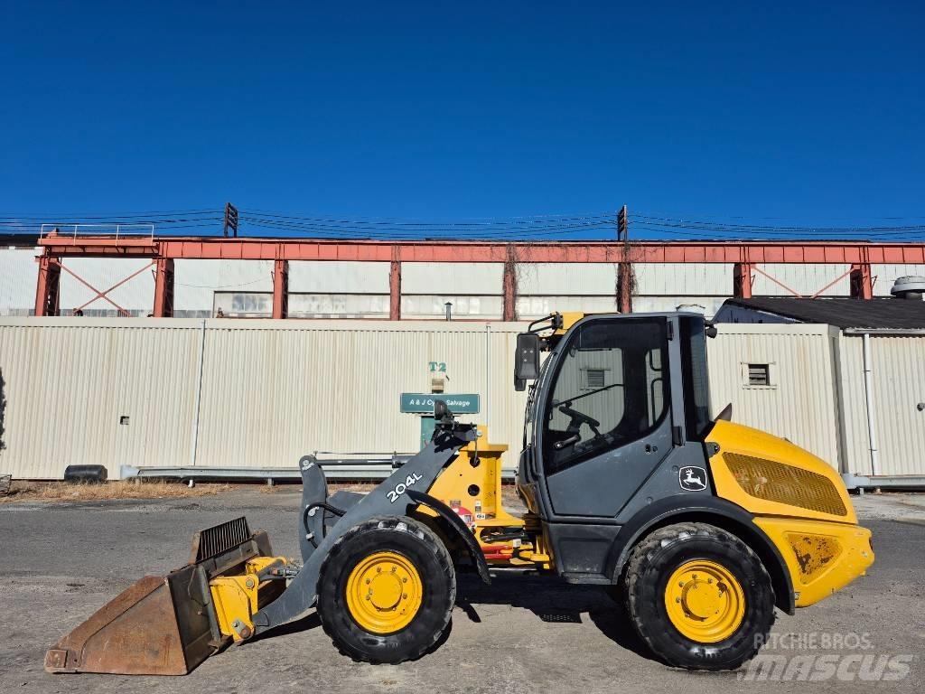 John Deere 204 L لوادر بعجل