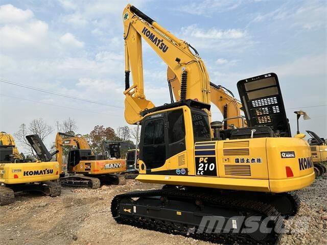 Komatsu PC 210-8 حفارات زحافة