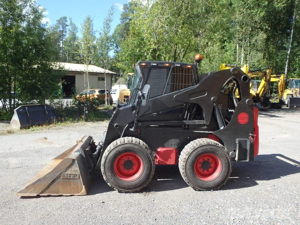 Bobcat S 300 لوادر انزلاقية التوجيه