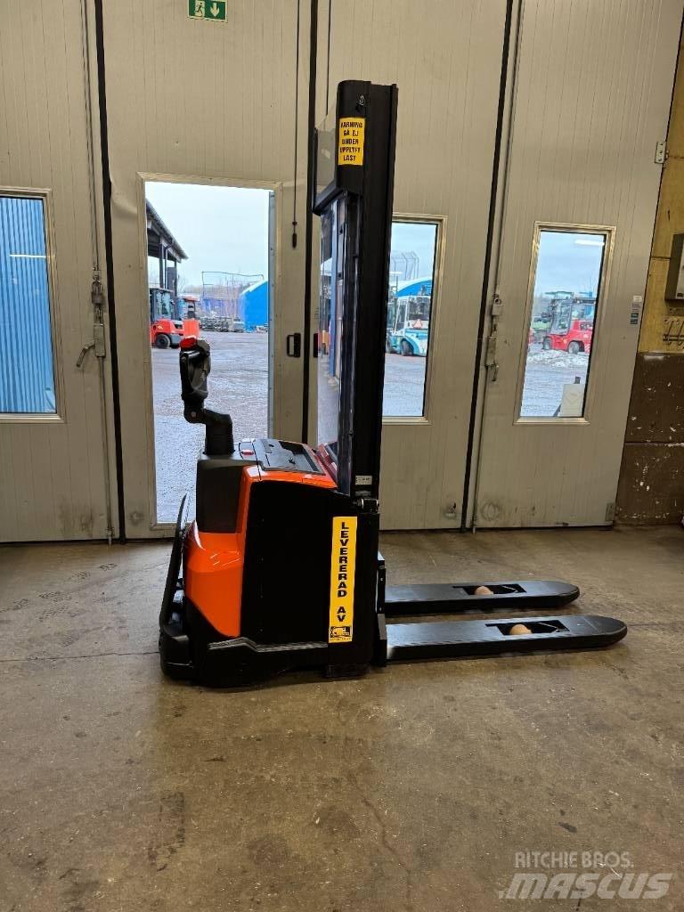 BT truck SWE 120 معدات التكديس الجوالة
