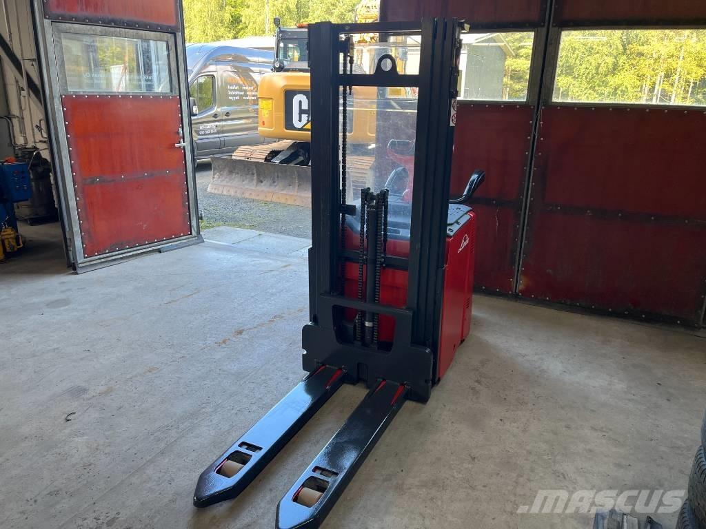 Linde D 14 AP شاحنات مناولة ذاتية الدفع
