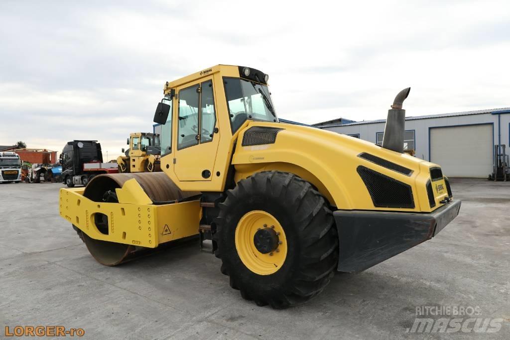 Bomag BW 216 D H-4 مداحل أحادية الأسطوانة