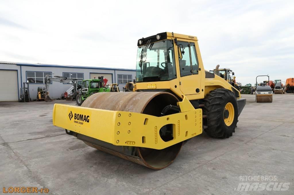Bomag BW 216 D H-4 مداحل أحادية الأسطوانة