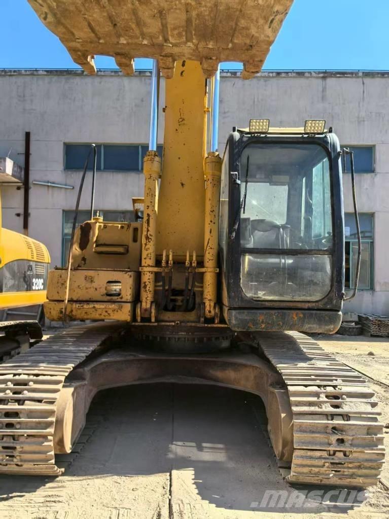 CAT 320 C حفارات زحافة