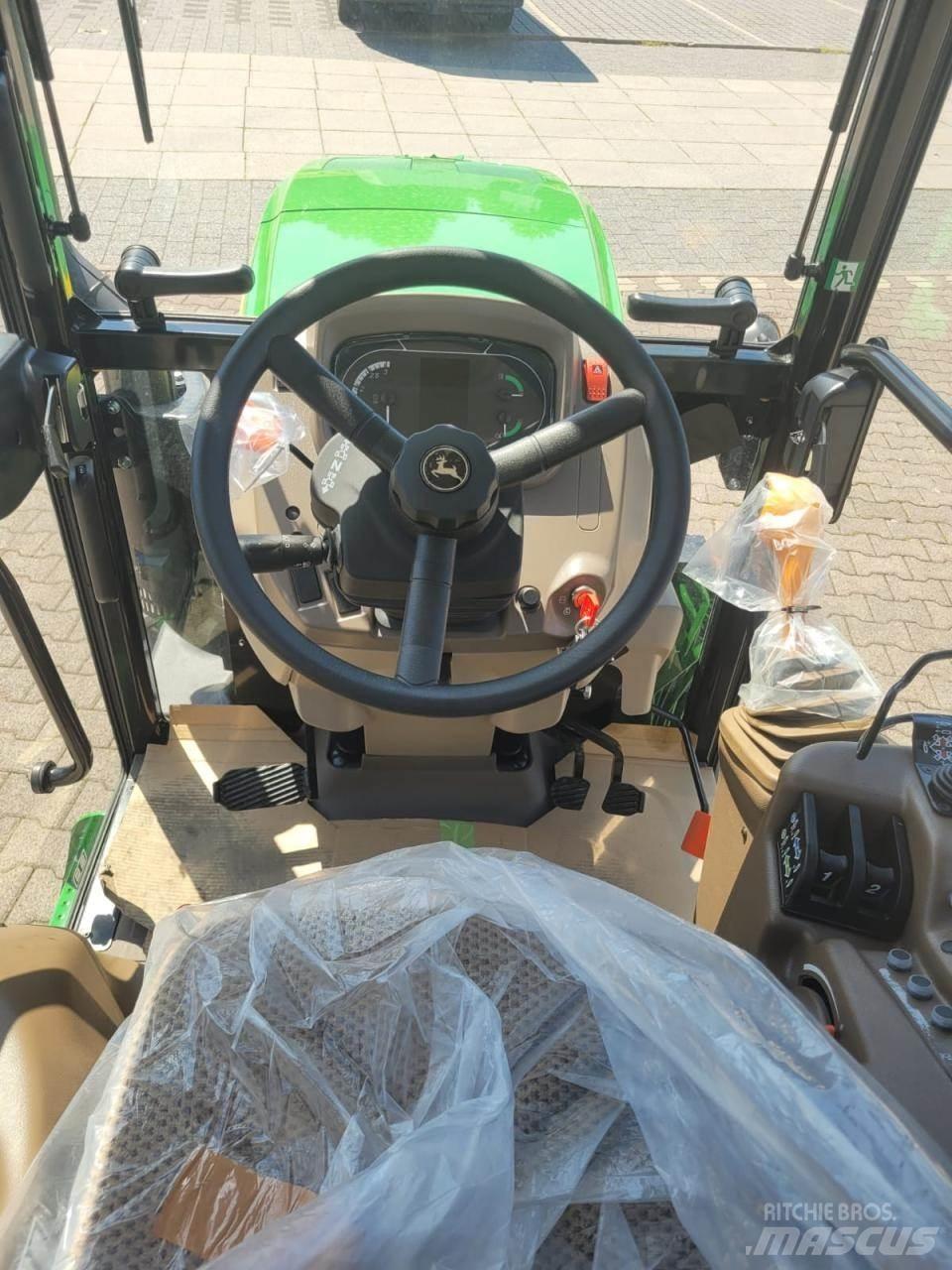 John Deere 5105GV الجرارات