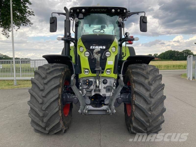 CLAAS AXION 810 الجرارات